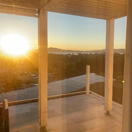 Sofia Sea View, Pool And Private Parking Appartamento