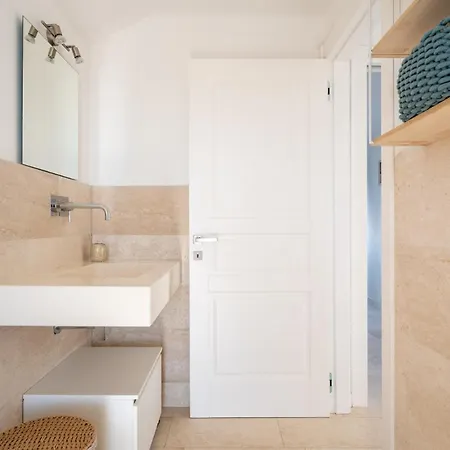 Sofia Sea View, Pool And Private Parking *
